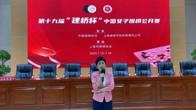 奥兰多·布鲁姆颠覆形象 新片讲述牧师性侵事件 2015-11-11 尽管奥兰多·布鲁姆以其精灵王子和《加勒比海盗》中威尔·特纳的海盗形象著称，但据最新爆料，布鲁姆将在加盟的新片《罗马书》（Romans,暂译）中一改从前英姿飒爽的帅气形象。